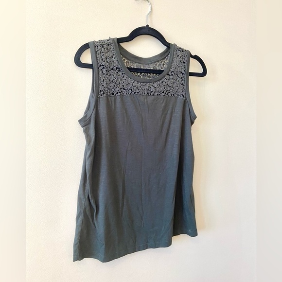 ⭐️2 FOR $20⭐️ Forest Green Tank with Crochet Details. Boho style. Medium - Picture 6 of 11